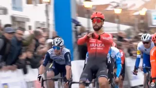 Nacer Bouhanni s’impose aux Saintes-Maries-de-la-Mer