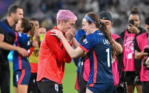 Foot féminin : Megan Rapinoe se blesse avant sa retraite (Vidéo) !
