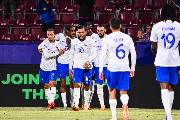 Largement évoqué au PSG duranct ce mercato, Bradley Barcola pourrait finalement prendre la direction du Barça cet été (iconsport)