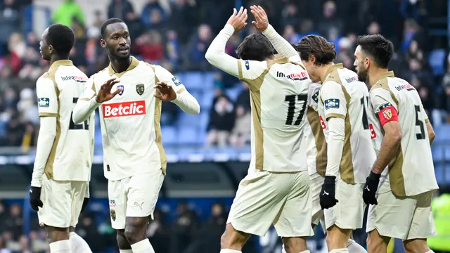 Le Racing Club de Lens a-t-il raison de jouer à fond la Coupe de France ?