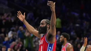 James Harden amoureux de ses nouveaux fans pour ses débuts à Philadelphie