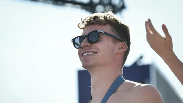 Coupe du Monde Natation 2024 : Léon Marchand déjà à la fête