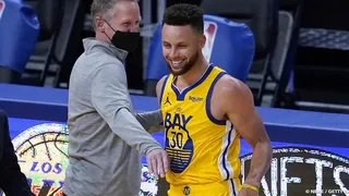Stephen Curry obtient son diplôme universitaire de Davidson