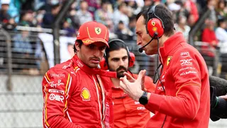 F1 : poussé vers la sortie par Hamilton, Sainz face à un choix cornélien