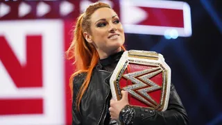 WWE : Enceinte, Becky Lynch donne son titre à Asuka