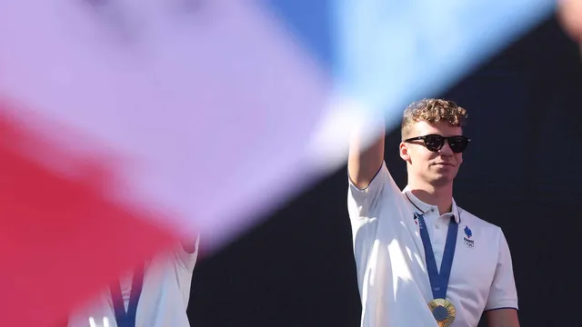 JO 2024 : Léon Marchand répond cash à Léa Salamé