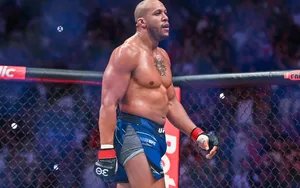 UFC : Ciryl Gane en colère après son combat contre Alexander Volkov