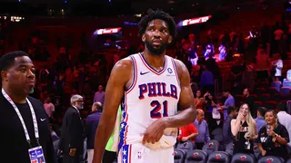 NBA : c’est la tuile pour les 76ers, le genou de Joel Embiid inquiète