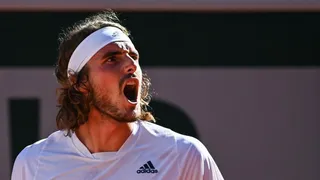 Roland-Garros : le clan Tsitsipás avertit Djokovic avant la finale !