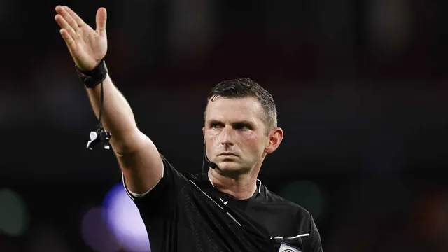 Benfica-OM : 5 choses à savoir sur Michael Oliver, l’arbitre de la rencontre