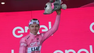 Giro 2024 : l’UCI menace d’expulser Tadej Pogačar