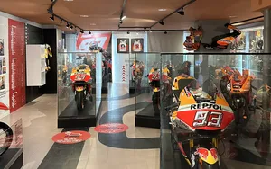 MotoGP : A la découverte du musée Marc Marquez !