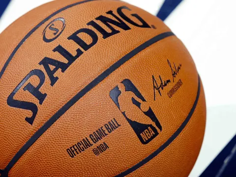 Le débat de la semaine : faut-il continuer à reporter les matchs NBA ?
