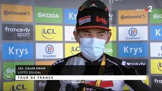 Caleb Ewan s’impose de peu dans un sprint de folie