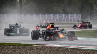 Verstappen danse sous la pluie à Imola