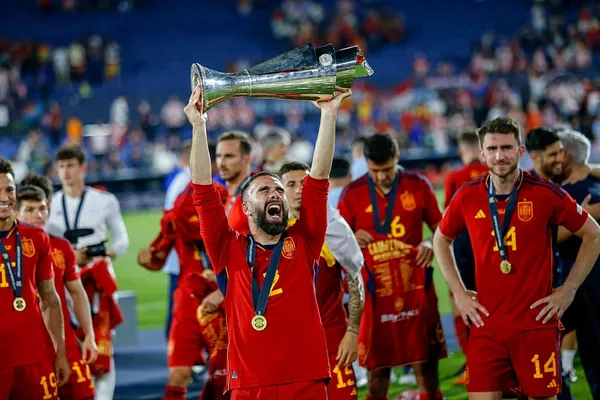 Dani Carvajal célèbre la première victoire de l'Espagne en Ligue des Nations en juin 2023 !