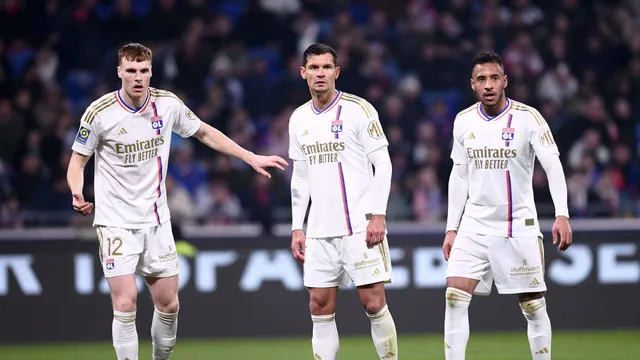 Mercato OL : un titulaire indiscutable de Pierre Sage quitte le club !