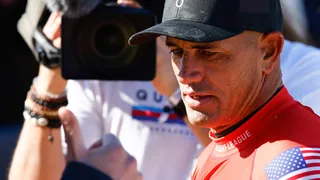 JO 2024: Une légende du surf dénonce le projet de nouvelle tour des juges