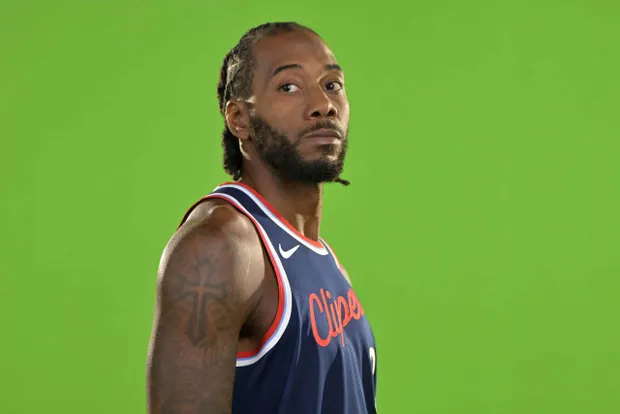 Kawhi Leopnard avec le maillot des Clippers, lors du media day NBA