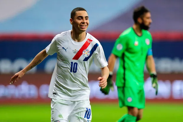Miguel Almirón avec le Paraguay