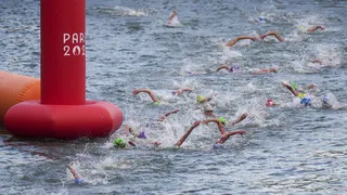 JO 2024 : Une triathlète hospitalisée après avoir nagée dans la Seine !