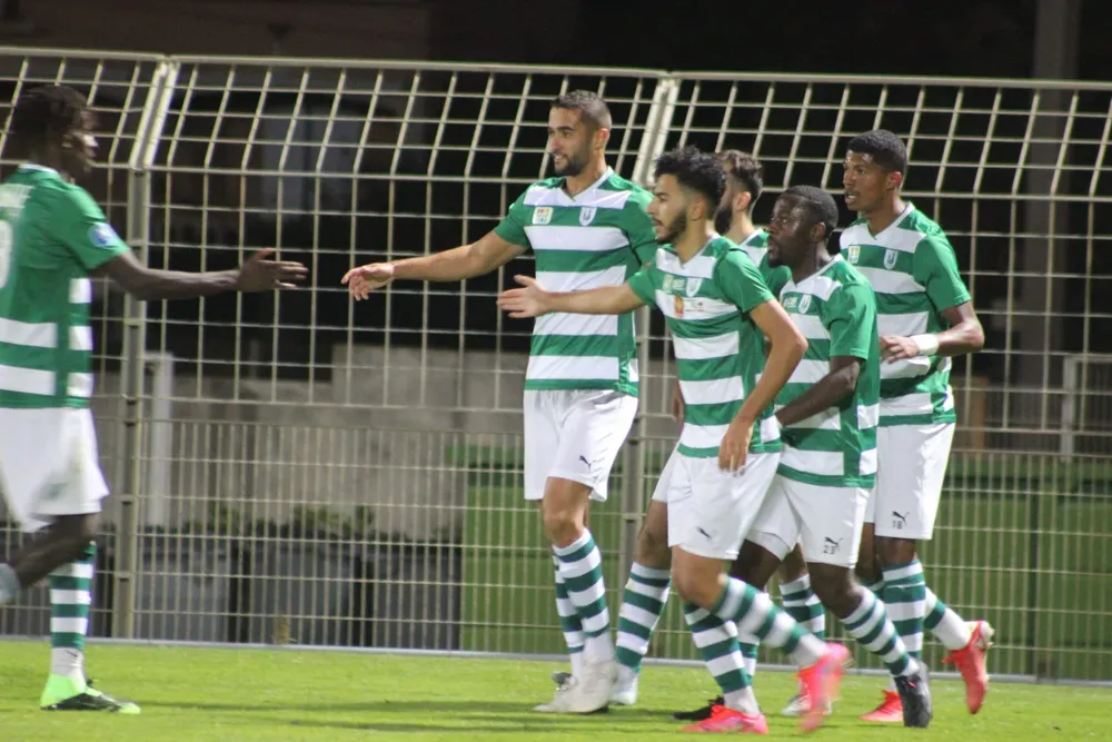 Célébration collective après l'ouverture du score signée Sbaï 