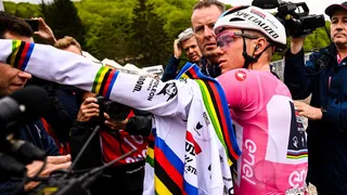 Giro 2023 : l’incroyable chute d’Evenepoel à cause… d’un chien ! (vidéo)