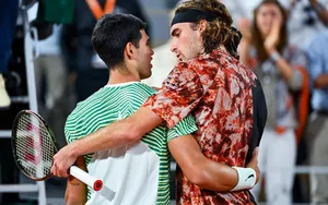 Stefanos Tsitsipas – Carlos Alcaraz (Roland-Garros 2024) : À quelle heure et sur quelle chaîne TV regarder la rencontre ?