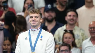 JO 2024 : “C’était mon cadeau de Noël”, Léon Marchand ironise après son triplé historique