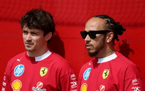 F1 : Après Vasseur, le patron Ferrari s’en prend à Lewis Hamilton et Charles Leclerc