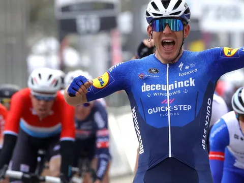 Ballerini s’impose au sprint sur le Het Nieuwsblad