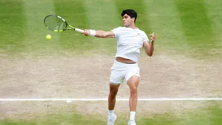 Wimbledon : Alcaraz explose Djokovic en 3 sets, l’Espagnol sacré !