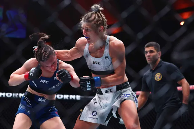 Manon Fiorot combattant à l'UFC