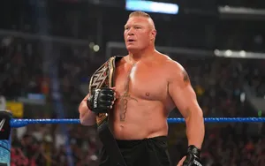 Brock Lesnar devient le nouveau champion de la WWE