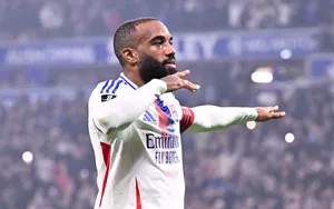 OL : Alexandre Lacazette refroidit les supporters lyonnais après le derby
