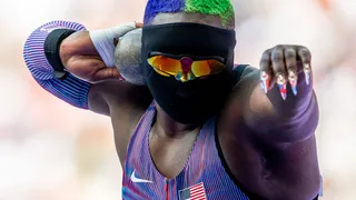 JO 2024 : Raven Saunders, un masque…au lancer de poids !