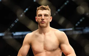 UFC : “Le karma ne loupe pas”, un combattant se moque du forfait de Dan Hooker