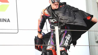 MotoGP : Quand Batman s’invite sur le podium en Indonésie