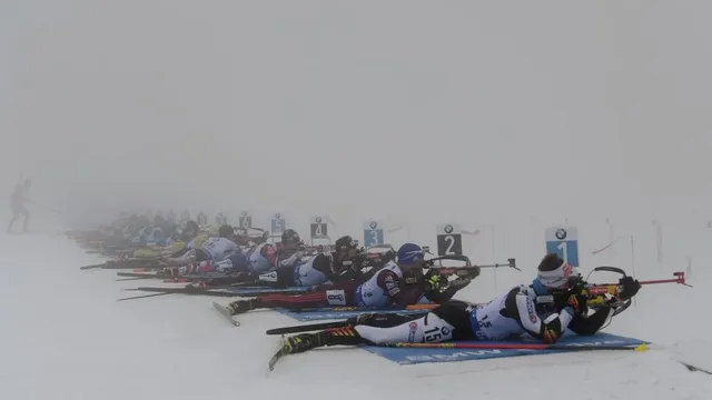 Oberhof: doublé pour Kuzmina et Fourcade, les Françaises et Suédois sortent du brouillard