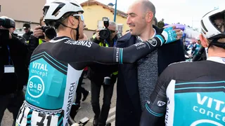 B&B Hotels libère ses coureurs, Cavendish sans équipe