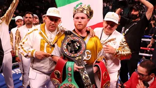 Les 30 Moments marquants de 2021 : Canelo Álvarez, unanime chez les super-moyens