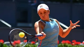 Roland-Garros (F) : bousculée, Ashleigh Barty s’en sort bien