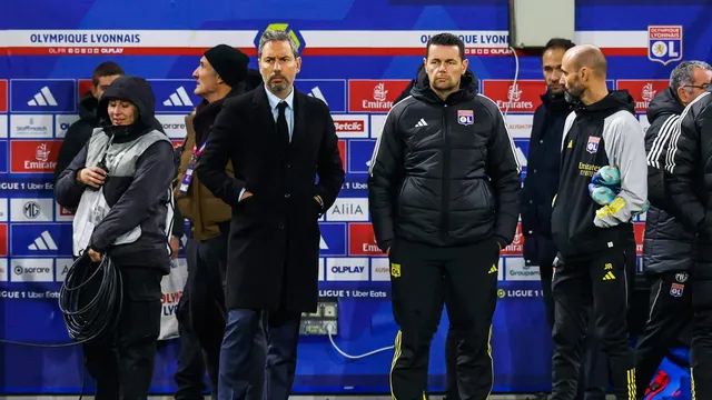 Mercato : L’OL observe une étonnante piste en défense centrale