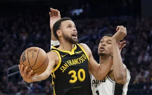 NBA : Curry, Wemby, James, À qui profite réellement la nouvelle règle du “High Five” ?
