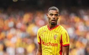 Mercato RC Lens : 26 minutes jouées… Une grosse vente de l’été 2025 pourrait déjà partir