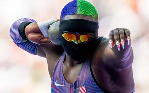 JO 2024 : Raven Saunders, un masque…au lancer de poids !