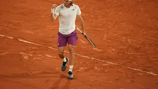 Roland-Garros (H) : Tsitsipás à bout du géant Isner