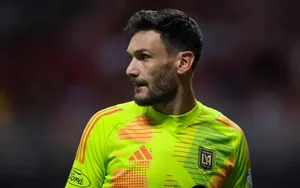 Equipe de France : Hugo Lloris ne tarit pas d’éloges Olivier Giroud