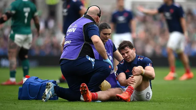 6 Nations : Un ancien rugbyman allume l’arbitrage sur la blessure d’Antoine Dupont