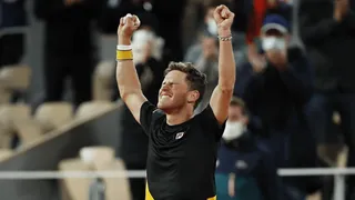 Roland-Garros (H) : Schwartzman performe et file en quarts de finale